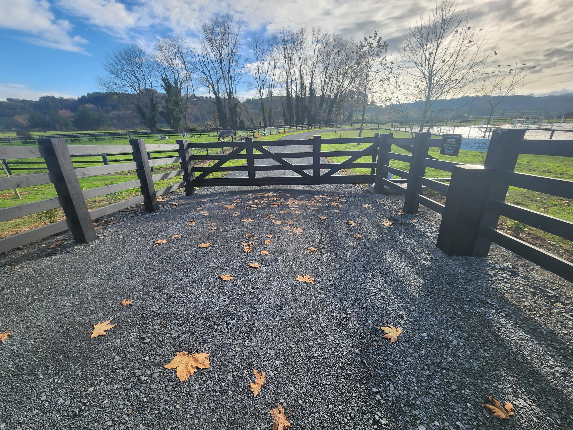 Modern Fencing Cantilever Gate Flat Top